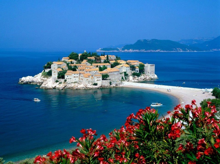 Finest  selection  of 2  countries:  Budva  and  Dubrovnik  
